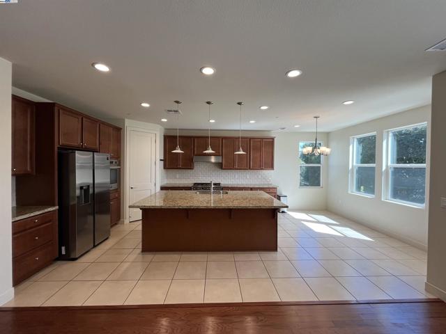 17659 Whisper Ln, Castro Valley CA: https://media.crmls.org/mediaz/78dea984-63e5-431f-b522-6140bab4a9de.jpg