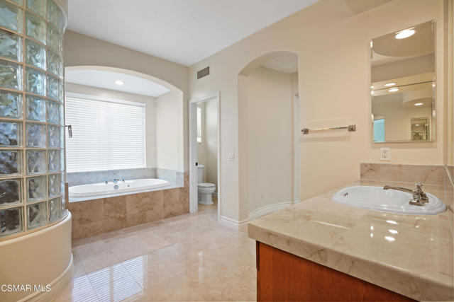 6077 Mandeville Place, Oak Park CA: https://media.crmls.org/mediaz/78df054e-c8f9-4886-b380-17f4ea171748.jpg