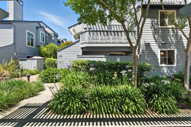 425 Cork Harbour Circle,  CA: https://media.crmls.org/mediaz/78df0b23-2899-4c76-971e-af7b9b1277be.jpg