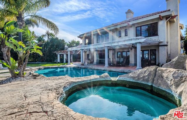 6024 Woodland View Drive, Woodland Hills CA: https://media.crmls.org/mediaz/78df24a9-f64d-4050-a1c3-17e2ed3bc65a.jpg