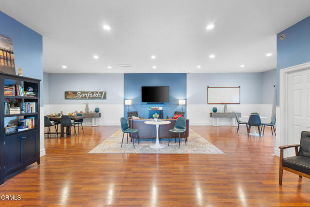 275 E Surfside Drive, Port Hueneme CA: https://media.crmls.org/mediaz/78df3f17-b50f-449e-8d75-8a403f969f19.jpg