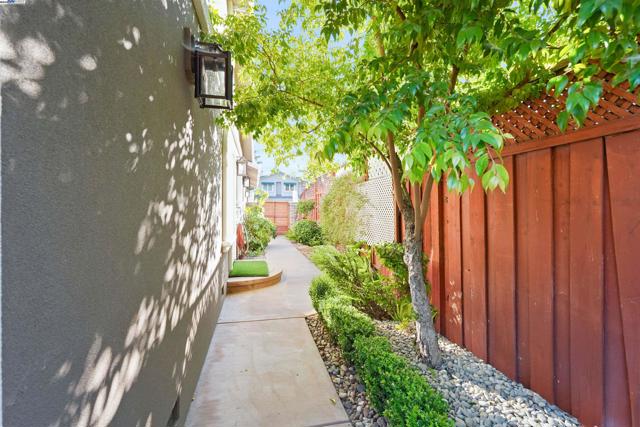 3211 Harvey Ct, Pleasanton CA: https://media.crmls.org/mediaz/78df59d4-b230-4fd7-ad0a-d3fa5f332130.jpg