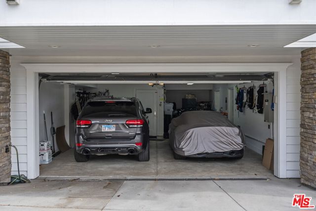 636 12th Street, Manhattan Beach CA: https://media.crmls.org/mediaz/78e07815-171c-4725-bd78-495bc739b012.jpg