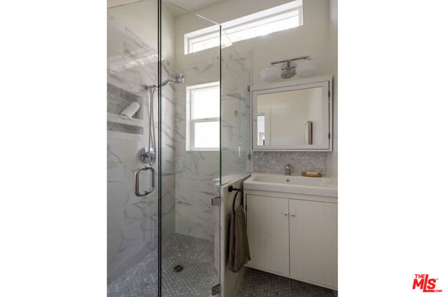 2236 Earl Court, Los Angeles CA: https://media.crmls.org/mediaz/78e1b43a-fe0e-4c98-995c-a0312cf1cb6b.jpg