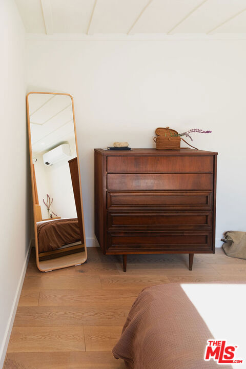 43 Paradise Cove Road, Malibu CA: https://media.crmls.org/mediaz/78e1e454-85a4-4f01-b0ba-00d99837d0ac.jpg