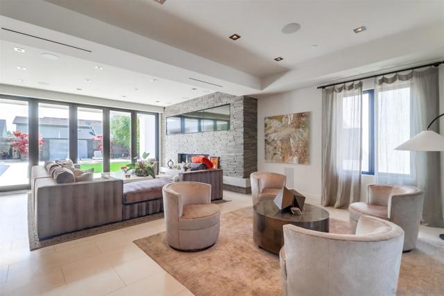 969 Adella Ave, Coronado CA: https://media.crmls.org/mediaz/78e20846-5790-4bd3-990b-e591f9b8d298.jpg