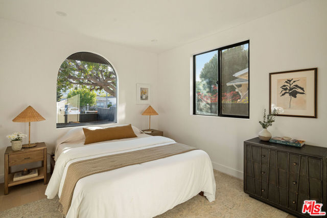3923 Revere Avenue, Los Angeles CA: https://media.crmls.org/mediaz/78e220dd-fae3-45b6-92a3-c3c598bb2736.jpg