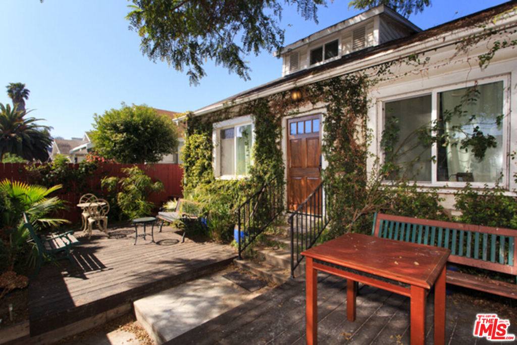 547 Brooks Avenue #Front Unit — architectural residence
