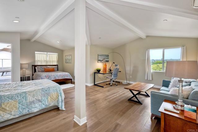295 Chinquapin Ave, Carlsbad CA: https://media.crmls.org/mediaz/78e25db8-3067-4348-9e04-b57c3e0ba59c.jpg