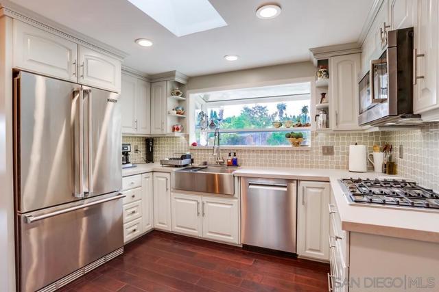 2293 Alta Vista Drive, Vista CA: https://media.crmls.org/mediaz/78e2794c-b532-4d06-b58c-ef368f06eb7e.jpg
