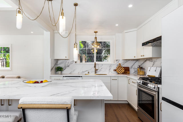 Detail Gallery Image 15 of 46 For 2345 Orange Cove Ave, La Crescenta,  CA 91214 - 5 Beds | 4/1 Baths