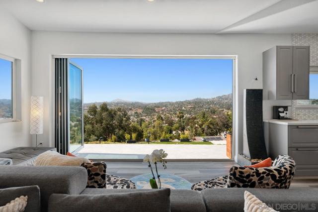 9420 Crest Drive, Spring Valley CA: https://media.crmls.org/mediaz/78e2b07d-3c6e-4bb3-8ee1-410eea85ee7d.jpg