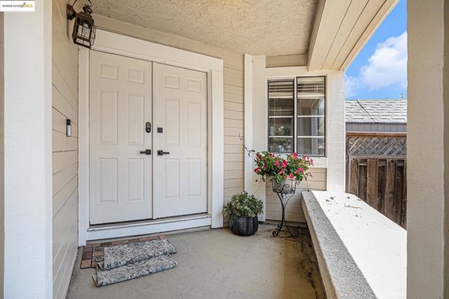 2167 Saint Andrews Ct, Discovery Bay CA: https://media.crmls.org/mediaz/78e319d6-f8dc-4116-b01e-b4a356521c70.jpg
