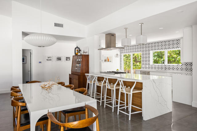 1160 E Marion Way, Palm Springs CA: https://media.crmls.org/mediaz/78e506d2-01c2-4d20-a022-0bfa4c395337.jpg