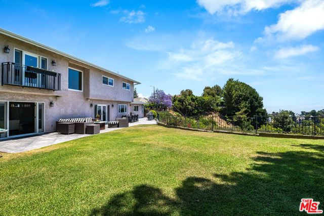 8407 Skyline Drive, Los Angeles CA: https://media.crmls.org/mediaz/78e53b30-7123-47aa-8105-6795552541a4.jpg