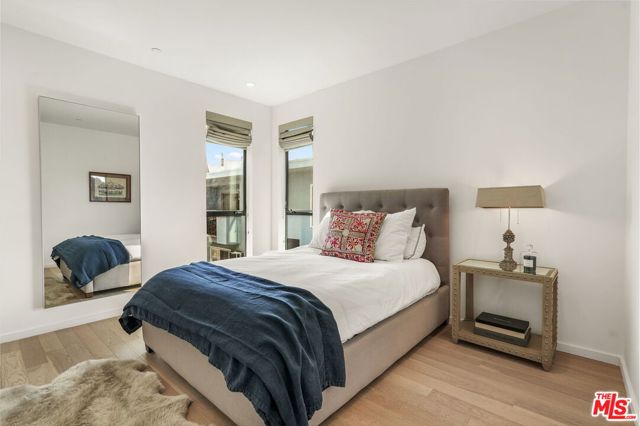 3724 1/2 Vinton Avenue, Los Angeles CA: https://media.crmls.org/mediaz/78e57d3a-6e6a-4c0e-90ce-9cff470be2d4.jpg