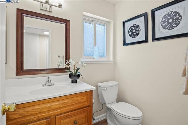 4848 Nadine Ct, Union City CA: https://media.crmls.org/mediaz/78e5e6a4-dd08-4229-82ca-64d80bcf15b0.jpg