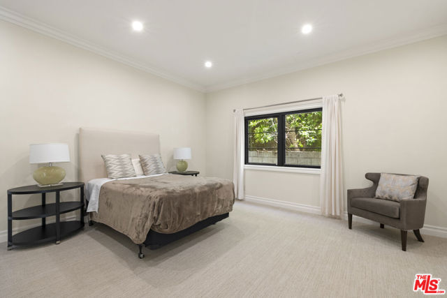 2325 Duxbury Circle, Los Angeles CA: https://media.crmls.org/mediaz/78e610e4-74eb-4cc7-a4b3-3496ceb0f39a.jpg