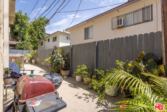 912 Hilldale, 3 photo 18