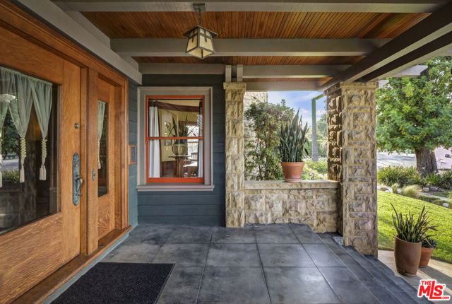 2102 W 24th Street, Los Angeles CA: https://media.crmls.org/mediaz/78e69f15-d25d-4ba0-bf4b-0db355fdd0b7.jpg