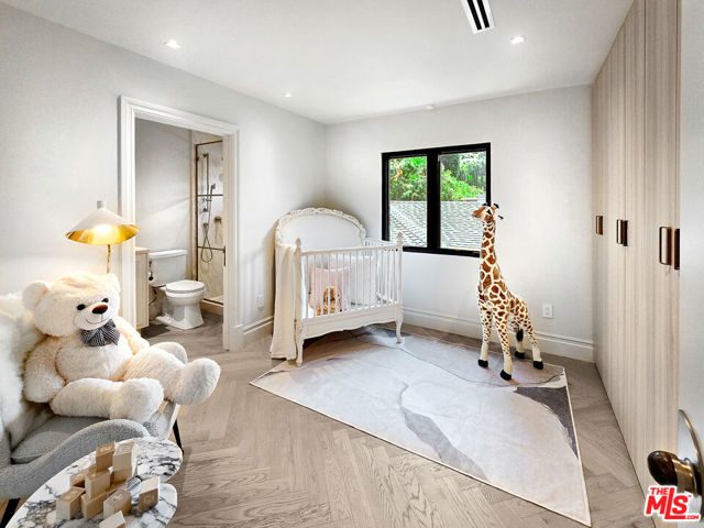 2288 Coldwater Canyon Drive, Beverly Hills CA: https://media.crmls.org/mediaz/78e6ab3b-8030-43a6-a402-d3426c9fe52a.jpg