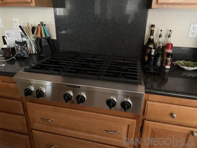7235 Primrose Ln, San Diego CA: https://media.crmls.org/mediaz/78e6b6f1-7419-4ce6-ab5c-3c616a110b78.jpg