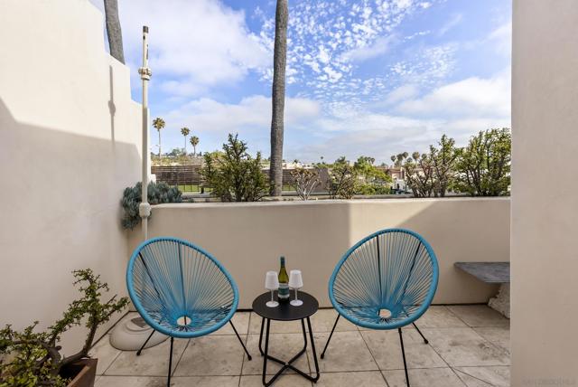 7520 Draper Ave, La Jolla CA: https://media.crmls.org/mediaz/78e74f87-1932-49b0-b630-55e30cfd5602.jpg
