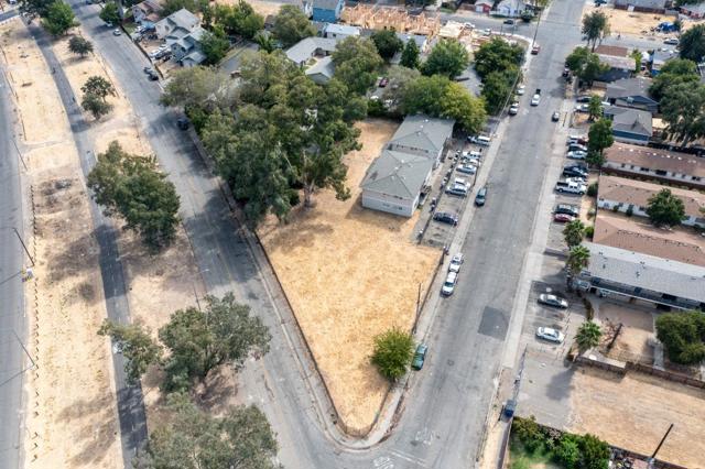 Image 3 of 23 For 717 Lampasas Avenue