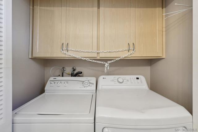 872 S Sierra Ave, Solana Beach CA: https://media.crmls.org/mediaz/78e7b941-1a50-4962-b345-6d132884b654.jpg
