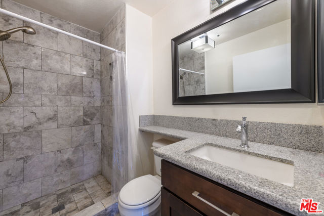 340 N Hayworth Avenue, Los Angeles CA: https://media.crmls.org/mediaz/78e7fa35-a0e0-4513-adf3-90446b3cd4ba.jpg