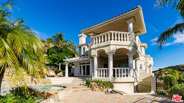 7449 Studio Road, Canoga Park CA: https://media.crmls.org/mediaz/78e873ae-895c-43c2-a991-3ffb1cd5afb6.jpg