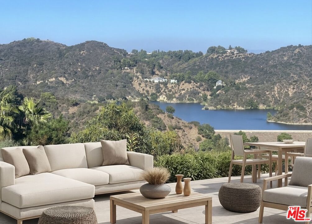 1743 Stone Canyon Road