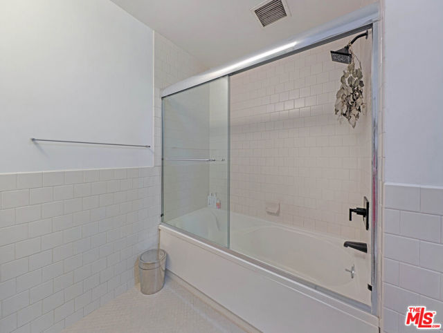738 S Los Angeles Street, Los Angeles CA: https://media.crmls.org/mediaz/78e910b7-9ff8-4166-bbf6-29b9dcf74125.jpg