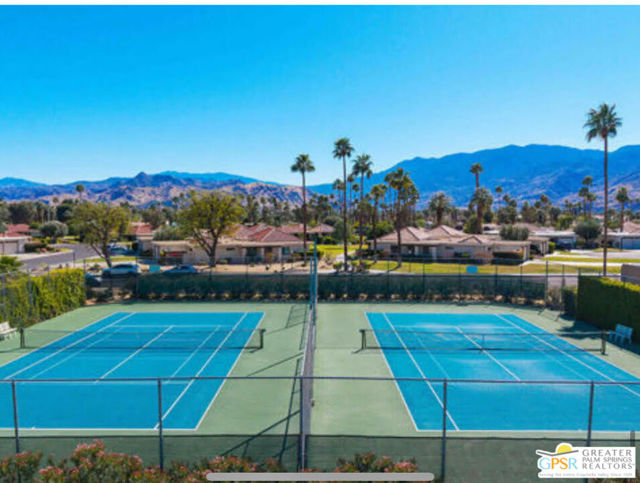 833 N Calle De Flora Vista, Palm Springs CA: https://media.crmls.org/mediaz/78ea054c-3f2e-4134-b22f-3a8e48ae41ec.jpg