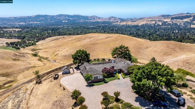 70 Sherburne Hills, Danville CA: https://media.crmls.org/mediaz/78ea1d60-45c8-4655-b553-74c1dd3f3a9c.jpg