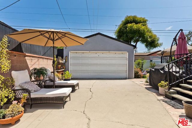 4844 W 94th Street, Inglewood CA: https://media.crmls.org/mediaz/78ea30bb-7525-4e49-b856-50672fd6b234.jpg