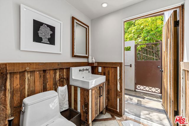 8249 Marmont Lane, Los Angeles CA: https://media.crmls.org/mediaz/78ea442f-25ef-4d92-880d-87b5edf65887.jpg