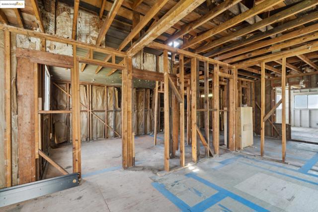 2808 9Th St, Berkeley CA: https://media.crmls.org/mediaz/78eba4d1-5641-4668-93b7-8d033f6ceea8.jpg