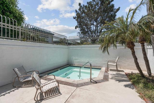 528 Via De La Valle, Solana Beach CA: https://media.crmls.org/mediaz/78ec1951-56da-4a09-9d71-7ac2a2ebd96d.jpg