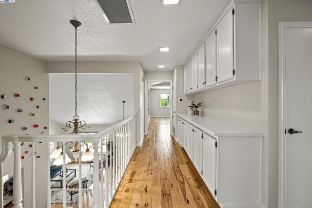 6408 Boone Dr, Castro Valley CA: https://media.crmls.org/mediaz/78ec426b-7f8f-4a10-b70f-da878828f04c.jpg