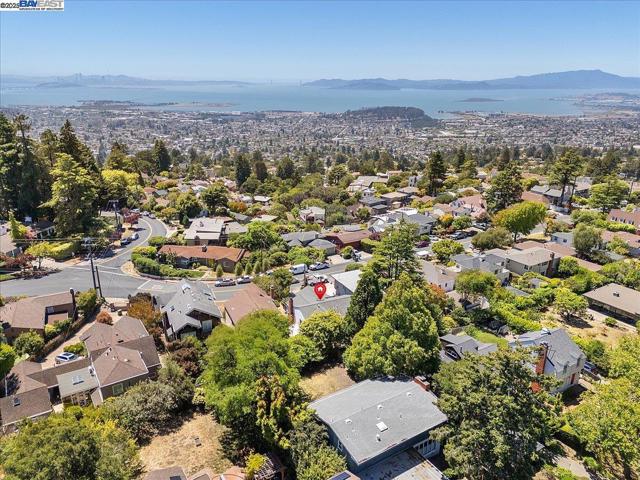 543 Grizzly Peak Blvd, Berkeley CA: https://media.crmls.org/mediaz/78ec780b-7f94-471b-87ec-3fb6d93236fb.jpg
