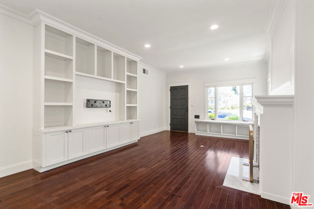 2347 Parnell Avenue, Los Angeles CA: https://media.crmls.org/mediaz/78ec7ebf-4b5a-4d9d-93c6-e909a047cec6.jpg