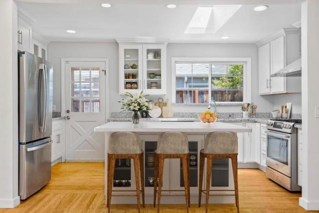 859 14th Avenue, Menlo Park CA: https://media.crmls.org/mediaz/78ec99cc-0e7c-4e6d-94fb-47f34de008fc.jpg