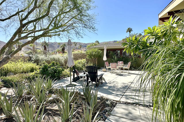 Image 8 of 60 For 67931 Valley Vista Drive