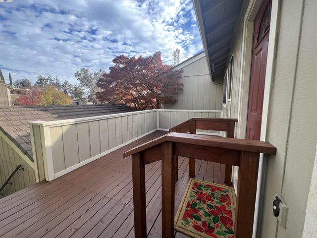 405 Thistle Cir, Martinez CA: https://media.crmls.org/mediaz/78ece94e-071c-4b73-84e3-b9f4586eacb0.jpg