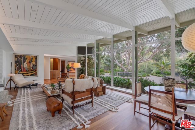 2179 Mandeville Canyon Road, Los Angeles CA: https://media.crmls.org/mediaz/78ed0cef-d356-408c-9bd0-e4a78c35076e.jpg