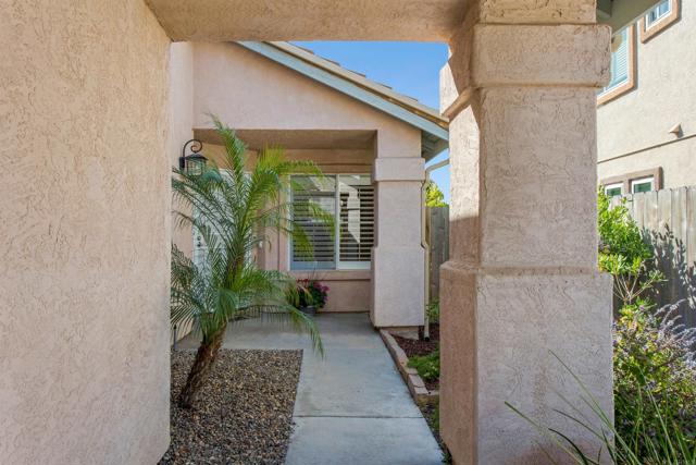 1842 Corte Pulsera, Oceanside CA: https://media.crmls.org/mediaz/78ed8d57-337c-41e9-93d6-a2748a50cb95.jpg