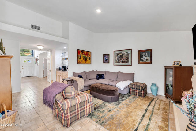 5050 Golden Nugget Way, Oak Park CA: https://media.crmls.org/mediaz/78ef532b-7535-45e5-85cd-937aa1647169.jpg