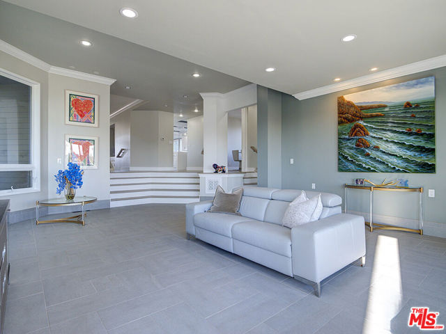 7800 Veragua Drive, Playa del Rey CA: https://media.crmls.org/mediaz/78efedfc-d763-4b76-8751-12dce2fdfb4d.jpg