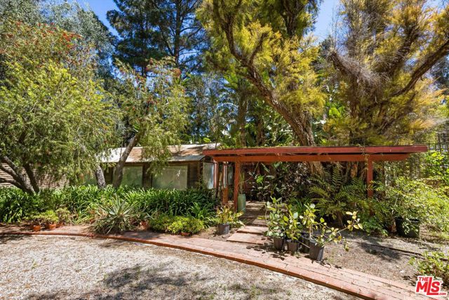 1048 E La Loma Avenue, Somis CA: https://media.crmls.org/mediaz/78eff2be-58d6-4c1b-97e6-82bfe5fb3be3.jpg